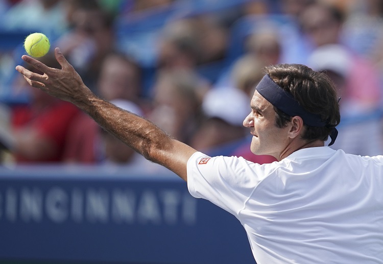 Cược tennis: Ở game 7, bước ngoặt mới xảy đến khi sai lầm của Federer tự khiến anh mất break