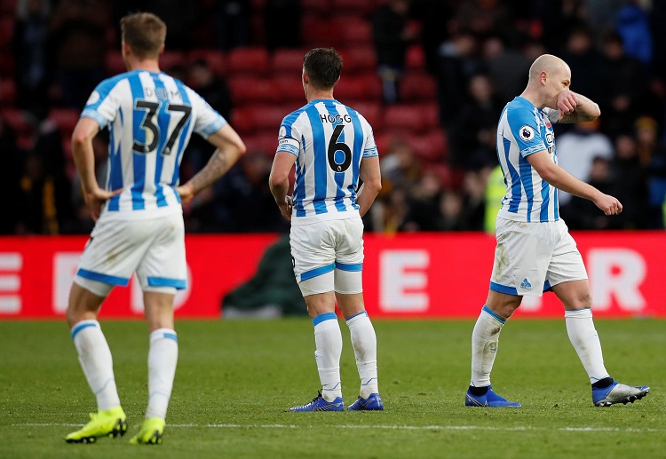 Primary KeywordPremier League Secondary Keyworddự đoán sbobet  nhận định West Ham vs Huddersfield  cập nhật Premier League 2019 Article Title VNPremier League West Ham vs Huddersfield: Khó khăn cho Huddersfield! Article Title EnglishPremier League West Ham vs Huddersfield: A challenging match for Huddersfield! Premier League West Ham vs Huddersfield: Khó khăn cho Huddersfield! West Ham vs Huddersfield Cùng dự đoán Sbobet đánh giá trận West Ham vs Huddersfield, 23:00 ngày 16/03 (GMT+8) và cập nhật Premier League 2019! West Ham cần thêm 1 điểm nữa để chính thức trụ hạng thành công, trong khi cơ hội đó đối với Huddersfield gần như không còn. Do vậy, trận đấu tới có lẽ sẽ chỉ có một đội chơi hết mình. Những điểm đáng chú ý West Ham đang có thành tích ghi bàn không đế nỗi tồi. Sau 30 vòng đấu, họ cũng có được 37 bàn thắng. Song, cũng có đến 43 lần đội bóng này để thủng lưới. Trong quá khứ, có 3 lần đội bóng này đối đầu với đối thủ Huddersfield. Trong cả 3 trận đấu đó, họ đều có được bàn thắng. Thậm chí, 2/3 trận này họ ghi được từ 2 bàn thắng trở lên. Trong 10 trận đấu gần đây nhất của mình, có 6 trận West Ham ghi được bàn thắng. Trong đó, có 3 trận họ ghi được từ 2 bàn trở lên. Song, cũng có đến 8/10 trận này họ để thủng lưới. Trên sân nhà, đến 8/10 trận họ có bàn với 6 trong số đó là từ 2 bàn thắng trở lên. Song, cũng có 7/10 trận này họ thủng lưới. 1 Theo các nhận định West Ham vs Huddersfield, trong khi đó, Huddersfield Town đang là đội bóng gây thất vọng nhất giải đấu, đặc biệt là ở hàng công. Sau 30 vòng đấu, chỉ vỏn vẹn 15 lần họ có được bàn thắng. Thế nhưng, lại có đến 53 lần họ để thủng lưới. Trong 3 lần đối đầu với đối thủ thành London này, có 2 trận họ có bàn nhưng cả 2 trận họ chỉ đều ghi được 1 bàn. Trong 10 trận đấu gần đây nhất của mình, chỉ vỏn vẹn 2 trận Huddersfield có được bàn thắng, 1 thành tích hết sức tồi tệ. Trong khi đó, có đến 8/10 trận này họ thủng lưới với 5 trong số đó là từ 2 bàn thua trở lên. Trên sân khách, cũng chỉ 3/10 trận gần nhất họ có bàn. Song, cũng có 8/10 trận này họ thủng lưới với 4 trong số đó là từ 2 bàn thua trở lên. West Ham đang đứng thứ 9 trên bảng xếp hạng với 39 điểm sau 30 vòng đấu của Ngoại hạng Anh. Ở 3 lần đối đầu trước đây với đội khách, cả 3 lần họ đều bất bại với 2 trong số đó là những chiến thắng. Cả 2 chiến thắng này, đội chủ sân London đều thắng với cách biệt 2 bàn trở lên. Điều này cho thấy cả năng thắng đậm của họ trong trận này là khá cao. Trong 10 trận đấu gần đây nhất của mình, có 3 trận West Ham giành được chiến thắng. Đáng chú ý khi 2/3 chiến thắng này, họ đều thắng cách biệt 2 bàn trở lên. Ngoài ra, 2/3 trận đó họ cũng giữ sạch lưới. Trên sân nhà, đến 6/10 trận gần nhất West Ham giành chiến thắng. Đến 4 trong số đó họ thắng cách biệt 2 bàn trở lên.  2 Theo các nhận định West Ham vs Huddersfield, trong khi đó, Huddersfield Town đang là đội bóng đội sổ cả giải đấu và có nguy cơ cao nhất phải xuống hạng ở mùa giải sau. Sau 30 vòng đấu, đội bóng này chỉ có được vỏn vẹn 14 điểm. Họ còn cách nhóm an toàn đến 16 điểm, 1 con số quá lớn với thực lực của họ hiện tại khi chỉ còn 8 vòng đấu nữa mọi chuyện sẽ kết thúc. Trong 3 lần đối đầu với West Ham, thành tích tốt nhất của họ chỉ là 1 trận hòa hồi đầu mùa. Trong 10 trận đấu gần đây nhất của mình, đến 8 trận Huddersfield để thua. Đáng chú ý khi đến 4 trong số đó họ thua cách biệt 2 bàn. Ngoài ra, 7/8 trận thua này họ đều không có bàn. Trên sân khách, đến 8/9 trận gần nhất họ thua trận. 3 trong số đó Huddersfield thua với cách biệt 2 bàn trở lên.  Đội hình dự kiến giữa 2 đội West Ham vs Huddersfield Town West Ham: Fabianski, Cresswell, Ogbonna, Diop, Fredericks, Rice, Felipe Anderson, Lanzini, Noble, Snodgrass, Chicharito. Huddersfield Town: Lossl, Durm, Schindler, Zanka, Bacuna, Billing, Gorenc-Stankovic, Mooy, Pritchard, Mounie, Kachunga. Lịch sử thi đấu 3 trận gần nhất 2 đội gặp nhau: West Ham thắng 2, hòa 1 West Ham mới để thủng lưới 4 lần trong 6 trận đấu gần nhất chơi trên sân nhà Huddersfield mới giành được 1 chiến thắng trên sân khách kể từ đầu giải Tip cược LỰA CHỌN TỐI ƯU: Chọn Xỉu (Under) kèo 2.5@0.87 *** (23h00 16/03 GMT+8) Theo các nhận định West Ham vs Huddersfield, Huddersfield Town có thành tích đối đầu tích cực trước West Ham, nhưng thực tế West Ham United đã thành công hơn nhiều trong lịch sử đối đầu gần đây nhất khi thắng 2 và hòa 1 trong 3 lần đối đầu với Terrier. Và việc phải hành quân đến sân nhà của West Ham ngày hôm nay được xem là một khó khăn với Huddersfield Town. Meta Description	Cùng dự đoán Sbobet đánh giá trận West Ham vs Huddersfield, 23:00 ngày 16/03 (GMT+8) và cập nhật Premier League 2019! 1st Image Request (English)	A picture of West Ham Image Title in Vietnamese	Premier League: West Ham mới để thủng lưới 4 lần trong 6 trận đấu gần nhất chơi trên sân nhà Image Caption in Vietnamese	West Ham United đã thành công hơn nhiều trong lịch sử đối đầu gần đây nhất Image Alt Text in Vietnamese	Premier League: West Ham đang đứng thứ 9 trên bảng xếp hạng với 39 điểm 2nd Image Request (English)	A picture of Huddersfield Image Title in Vietnamese	Premier League: Huddersfield Town có thành tích đối đầu tích cực trước West Ham Image Caption in Vietnamese	Huddersfield Town đang là đội bóng gây thất vọng nhất giải đấu Image Alt Text in Vietnamese	Premier League: Huddersfield mới giành được 1 chiến thắng trên sân khách kể từ đầu giải Outbound Link 1 URL	https://www.bbc.com/sport/football/teams/west-ham-united Outbount Link 1 Anchor Text	West Ham đang có thành tích ghi bàn không đế nỗi tồi Outbound Link 2 URL	https://www.bbc.com/sport/football/teams/huddersfield-town Outbount Link 2 Anchor Text	Huddersfield Town đang là đội bóng đội sổ cả giải Internal Link 1 URL	https://gawangcerita.com/premier-league/ Iternal Link 1 Anchor Text	Premier League 2019 Internal Link 2 URL	https://gawangcerita.com/vi/tag/huddersfield-town-vi/ Iternal Link 2 Anchor Text	các nhận định West Ham vs Huddersfield Tags /3	West Ham, Huddersfield FB Caption in Vietnamese	⚽ West Ham vs Huddersfield: Hành quân đến sân nhà của West Ham được xem là một khó khăn với Huddersfield Town!