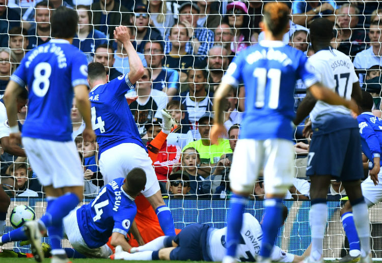 Premier League: Tosun giúp Everton vươn lên dẫn 2-1