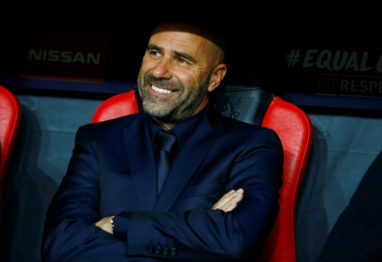 Peter Bosz berusaha memaksimalkan skuatnya dalam pertandingan melawan Monchengladbach.