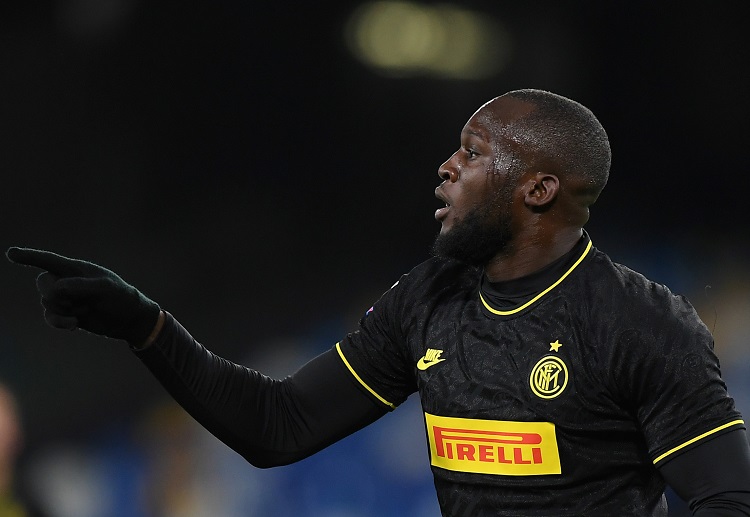 Romelu Lukaku's goals gave Inter Milan a 1-3 win over Napoli to pull even with Serie A leaders Juventus atop the table