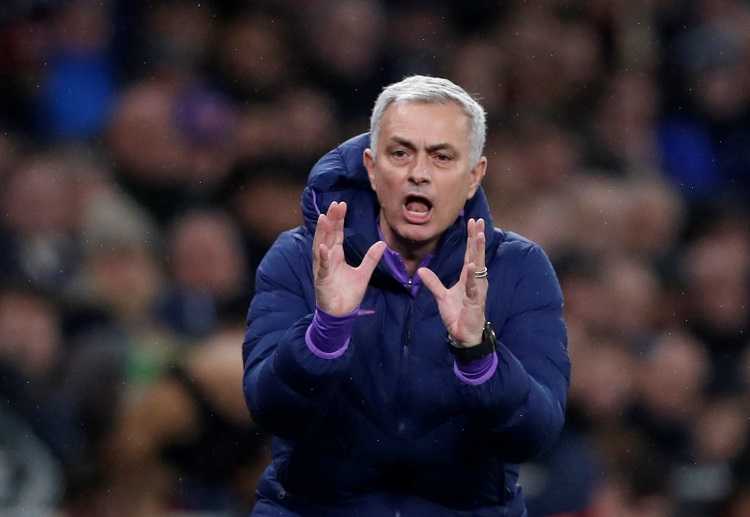 Premier League 穆里尼奥在边线执教