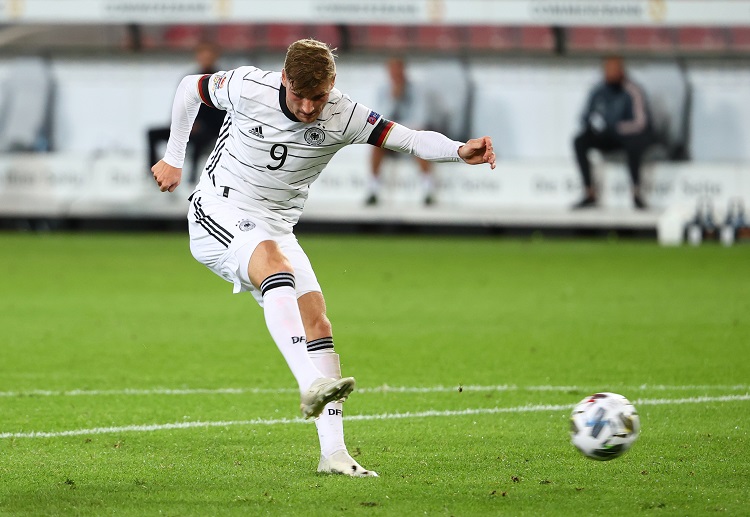 Nations League: các cầu thủ trẻ của Die Mannschaft liên tiếp dồn ép đối thủ.