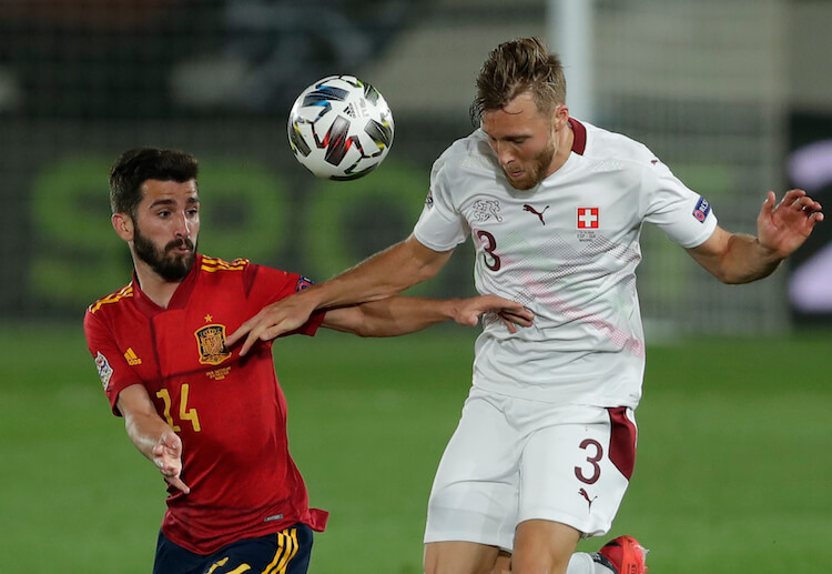 欧足联 瑞士 的威德默获得绝佳进球机会