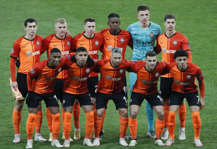 ရှက်တာဒိုးနတ်စ်တို့ အခုနှစ် ချန်ပီယံလိဂ်မှာ အံအားသင့်စရာတွေ လုပ်ပြနေလို့ ကျန်အသင်းကြီး ၃ သင်း ဖြစ်တဲ့ မိုချင်ဂလတ်ဘတ်၊ ရီးရဲယ်မက်ဒရစ်၊ အင်တာမီလန်တို့ အခက်တွေ့နေခဲ့ပါပြီ။