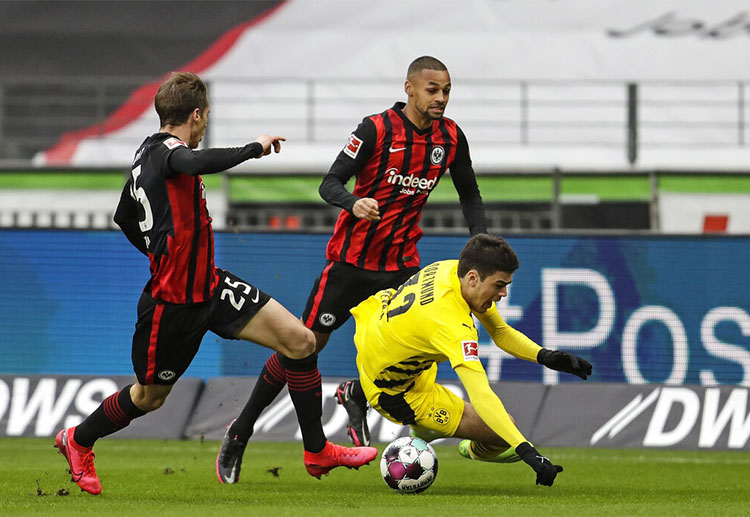 ဖရန့်ဖတ်တို့ နောက်ဆုံးကစားခဲ့တဲ့ ပွဲစဉ်မှာ အော့စ်ဘတ် ကို အဝေးကွင်းမှာ ၀-၂ နဲ့ အနိုင်ခဲ့ပြီး ဘွန်ဒက်စ်လီဂါ ၉ ပွဲဆက် နိုင်ပွဲပျောက်ဆုံးနေမှုကို အဆုံးသတ်နိုင်ခဲ့ပါတယ်။