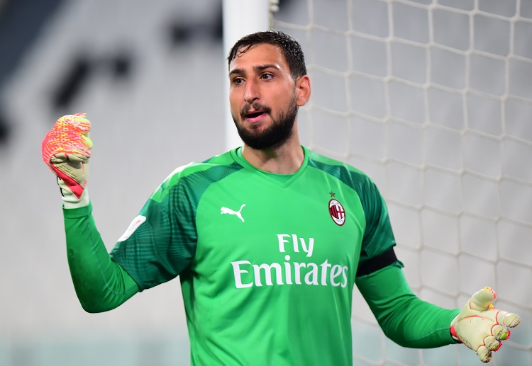 AC米兰 多纳鲁马的球员正在控球