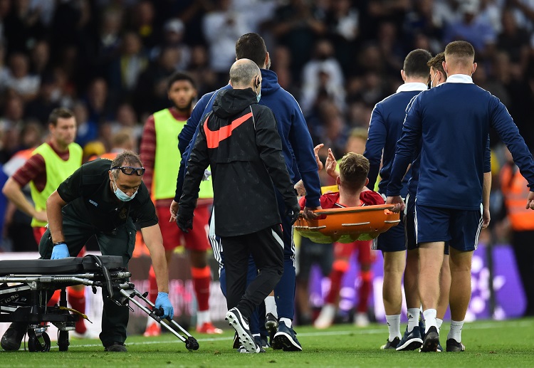 &nbsp; ลีดส์ ยูไนเต็ด ทีมดังจากเวที พรีเมียร์ลีก อังกฤษ 2021 เตรียมยื่นเรื่องของอุทธรณ์โทษใบแดง ของ พาสคาล สเตราจ์ แนวรับของทีมที่โดนไล่ออกในเกม ลีกอังกฤษ ที่แพ้ ลิเวอร์พูล 0-3 จากการไปเสียบใส่ ฮาร์วี่ย์ เอลเลียตต์ จนเจ็บหนัก จังหวะดังกล่าว ปราการหลังวัย 22 ปี วิ่งเข้ามาและพยายามสกัดบอล แต่กลายเป็นไปปะทะหนักใส่ ฮาร์วี่ย์ เอลเลียตต์ มิดฟิลด์ดาวรุ่ง ลิเวอร์พูล จนมีอาการข้อเท้าหัก และทำให้ เคร็ก พอว์สัน ผู้ตัดสินในเกมดังกล่าว เช็ก VAR และไล่ สเตราจ์ ออกจากสนามทันที (2nd Image) เหตุการณ์ที่เกิดขึ้น ทำให้ ฮาร์วี่ย์ เอลเลียตต์ เล่นต่อไม่ไหว ต้องรับการปฐมพยาบาลเบื้องต้นข้างสนาม และถูกนำตัวส่งโรงพยาบาล เพื่อเข้ารับการผ่าตัดทันที และต้องพักแข้งอย่างน้อยราวๆ 6 เดือน ขณะที่ ลีดส์ ยูไนเต็ด เตรียมยื่นเรื่องต่อสมาคมฟุตบอลอังกฤษ (เอฟเอ) ขออุทธรณ์ใบแดงดังกล่าว ขณะที่ทั้งตัว ฮาร์วี่ย์ เอลเลียตต์ นักเตะและผู้จัดการทีมทั้งสองฝ่าย รวมถึงกูรูหลายๆ คนในวงการ ลีกลูกหนังเมืองผู้ดี ต่างมองตรงกันว่า การเข้าปะทะของ สเตราจ์ นั้นไม่มีเจตนาทำร้ายคู่แข่งจนขาหัก และสามารถติดตาม ทีเด็ด SBOTOP รวมไปถึง พรีเมียร์ลีก อังกฤษ 2021 ทีเด็ดเดิมพัน และ พรีเมียร์ลีก อังกฤษ 2021 ผลการแข่งขัน อัพเดตล่าสุดได้ที่นี่