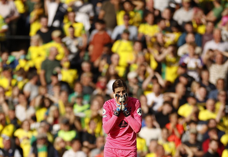 နော့ဝှစ်ချ်တို့ ပရီးမီးယားလိဂ် မှာ လစ်ဗာပူးလ်၊ မန်စီးတီး၊ လက်စတာစီးတီး တို့ကို တောက်လျောက် ရှုံးနိမ့်ပြီး ကြားရက်မှာ ကစားတဲ့ လိဂ်ဖလား ဒုတိယအဆင့် ပွဲစဉ်မှာတော့ ဘုန်းမောက်ကို ၆ဂိုး ပြတ် အနိုင်ရခဲ့ပါတယ်။