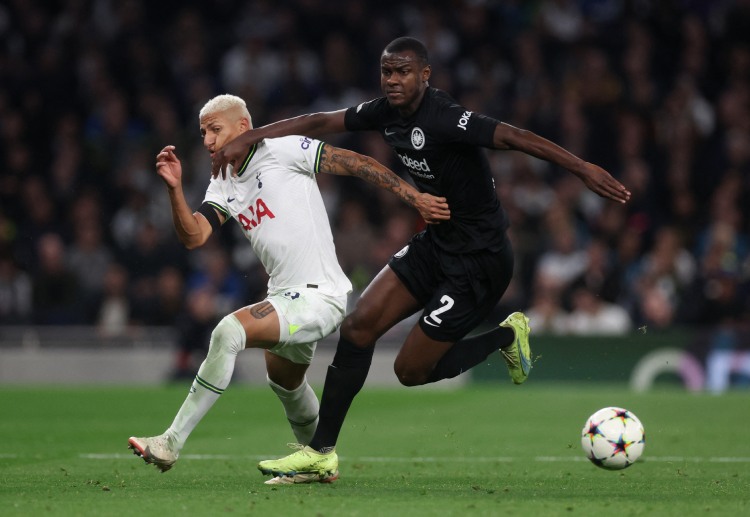 ပရီးမီးယားလိဂ် ကလပ် အာဆင်နယ်နဲ့ စီးရီးအေ ကလပ် ရိုးမား တို့ဟာ ဘွန်ဒက်စ်လီဂါ ကလပ် ဖရန့်ဖတ်ရဲ့ နောက်ခံလူ အီဗန် အန်ဒစ်ကာကို စောင့်ကြည့်နေလျက် ရှိကြောင်း သတင်းတွေက ဖော်ပြလျက် ရှိပါတယ်။