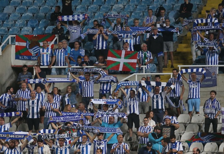 La Liga: Real Sociedad thua đối thủ cạnh tranh trực tiếp là Real Betis với tỷ số 0-2 và cũng nếm mùi thất bại trước tân binh Valladolid.