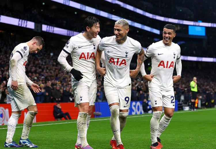 Premier League: Tottenham vẫn đang áp sát top 4