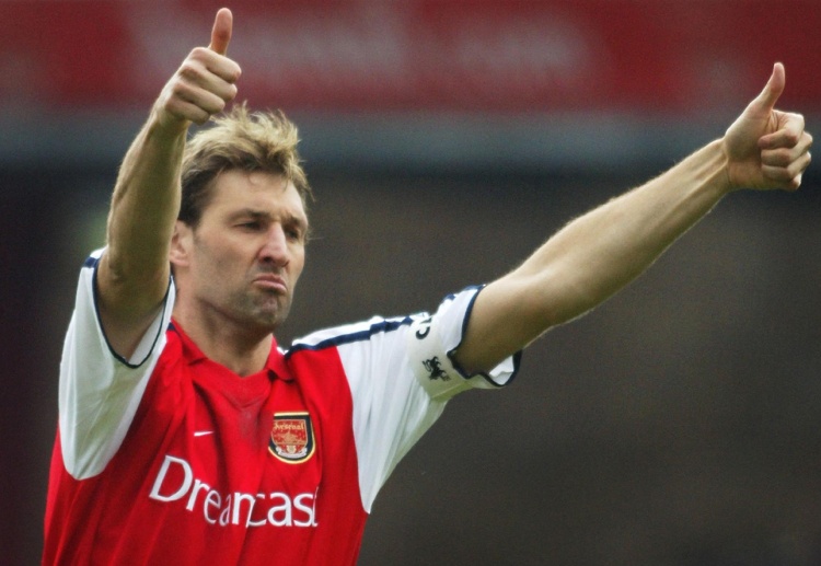 Tony Adams bawa Arsenal memenangkan Premier League