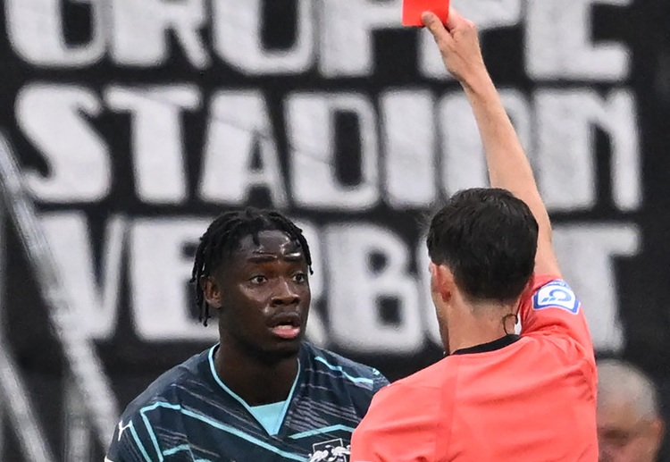 RB 라이프치히는 핵심 수비수인 엘 샤데유 비치아부 없이 바이에른 뮌헨과의 분데스리가 경기를 치를 것이다.