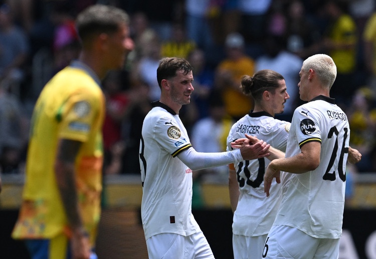 世俱杯 第59分钟,多特蒙德凭借对方球员的乌龙球将比分扩大为4比1。