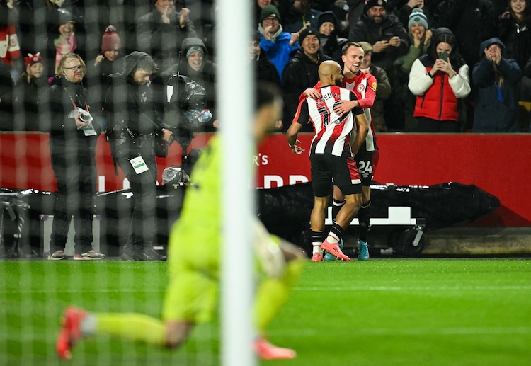 အမ်ဘူမိုက ပြီးခဲ့တဲ့ ရာသီ ပရီးမီးယားလိဂ်မှာ ၄၂ ပွဲ ကစားပြီး ဂိုး ၂၀ သွင်းကာ ၈ ဂိုးဖန်တီးပြီး ခြေစွမ်းပြခဲ့ပါတယ်။