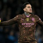 သူ့အနေနဲ့ အဲ့ဒီ ၈ နှစ်တာ ကာလ အတွင်း ပရီးမီးယားလိဂ် ဖလား ၆ ကြိမ်နဲ့ ချန်ပီယံလိဂ် ဖလား ၁ ကြိမ် အပါအဝင် ဆုဖလား အောင်မြင်မှု များစွာ ရရှိခဲ့သူ ဖြစ်ပါတယ်။