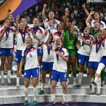 欧锦赛 英格兰女足通过点球大战力克西班牙，以4比2的总比分成功卫冕，第二次捧起女足欧锦赛的桂冠。