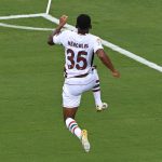 တကယ်တော့ ဖလူမီးနန့်စ်ဟာ ဖီဖာ ကလပ် ကမ္ဘာ့ဖလား အုပ်စု အဆင့်မှာ ကိုရီးယား ကလပ် အူလ်ဆန် ဟွန်ဒိုင်း တစ်သင်းတည်းကို အနိုင်ရခဲ့ပါတယ်။