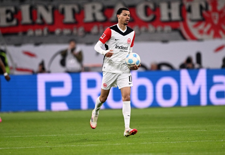 ဒါပေမယ့်လည်း အိဆက်ခ်ကို ခေါ်ယူရေးက မရေမရာ ဖြစ်နေချိန်မှာ ပရီးမီးယားလိဂ် ကလပ်ဟာ အသက် ၂၃ နှစ် အရွယ် ပြင်သစ် တိုက်စစ် ကစားသမား အစ်ကီတီကီကို ပြောင်းလဲ စိတ်ဝင်စားနေတယ်လို့ သိရပါတယ်။