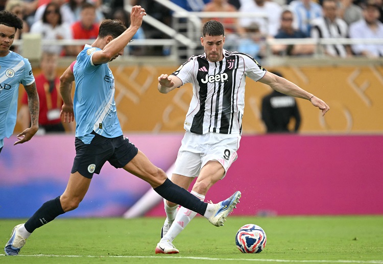 လက်ရှိမှာ ဆော်ဒီပရိုလိဂ် ကလပ်ဟာ အိုဆင်မန်နဲ့ ဗလာဟိုဗစ် တို့ နှစ်ဦးစလုံးနဲ့ ဆွေးနွေးနေပေမယ့် ဗလာဟိုဗစ်ကို ခေါ်ယူနိုင်ဖို့ အလားအလာ ပိုကောင်းနေကြောင်း သတင်းတွေက ဖော်ပြနေပါတယ်။