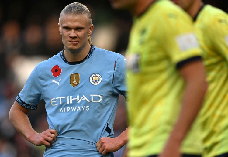 ဟာလန်းကို ၂၀၂၂ ခုနှစ် နွေရာသီမှာ လာလီဂါ ကလပ် ဘာစီလိုနာက ခေါ်ယူဖို့ စိတ်ဝင်စားခဲ့ပါတယ်။