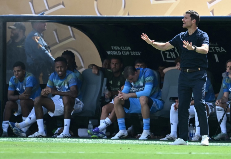 레알 마드리드는 큰 변화 속에 새 라리가 시즌을 맞이하는데, 사비 알론소가 카를로 안첼로티에게서 감독직을 넘겨받았다