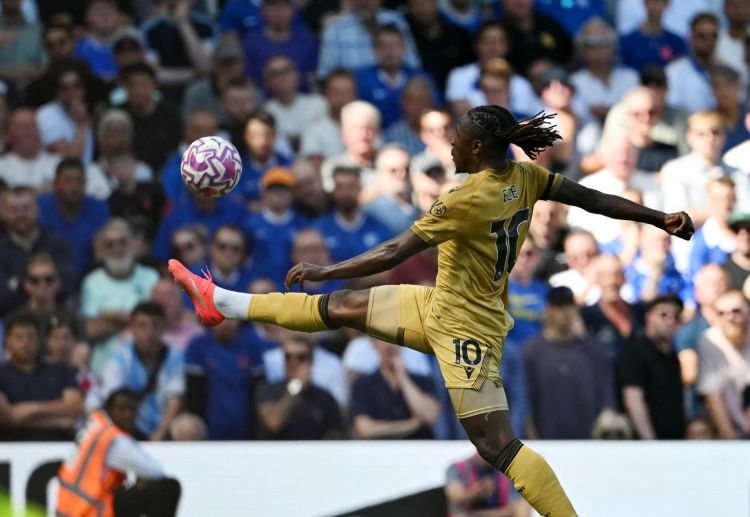 英超联赛 埃泽的任意球破门被判无效,水晶宫未能领先。