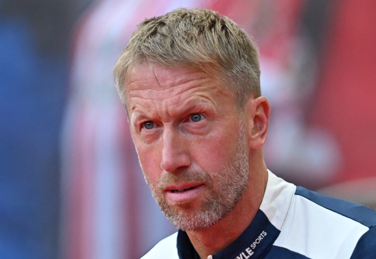 웨스트햄 팬들은 선덜랜드와의 프리미어리그 경기에서 3-0으로 완패한 뒤 그레이엄 포터 감독의 경질을 요구하고 있다.