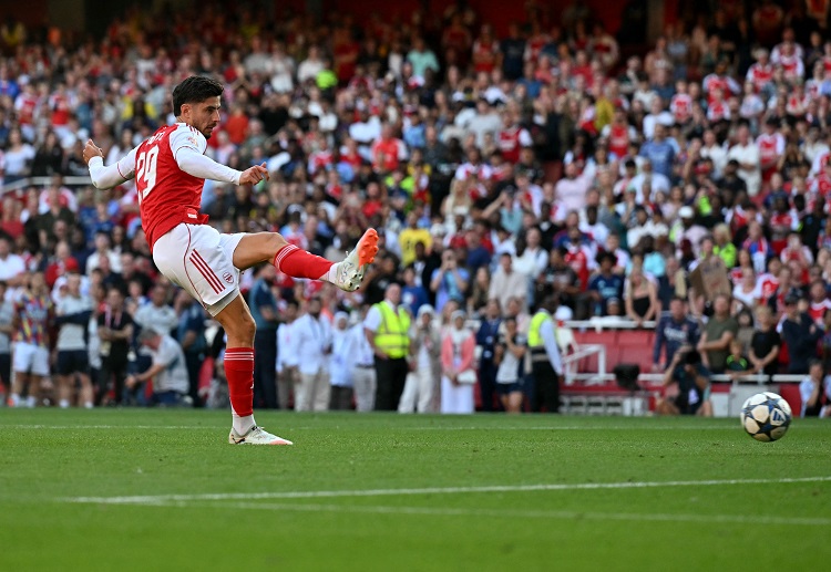 英超联赛 由于哈弗茨膝伤,阿森纳迅速完成了对水晶宫中场埃泽的签约