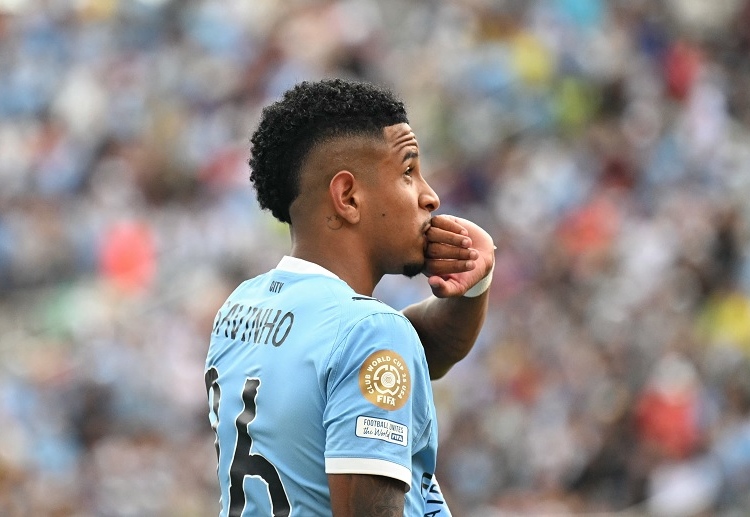 အထူးသဖြင့် ပရီးမီးယားလိဂ် ပြိုင်ဘက် အာဆင်နယ် ဆီကို ပေါင် ၆၇.၅ သန်းနဲ့ ပြောင်းရွှေ့သွားခဲ့တဲ့ အီးဇီးကို လက်လွှတ်ခဲ့ရပြီးနောက် ဆာဗင်ဟိုက သူတို့ အသင်း အတွက် အဓိက ပစ်မှတ် ဖြစ်လာခဲ့တာပါ။