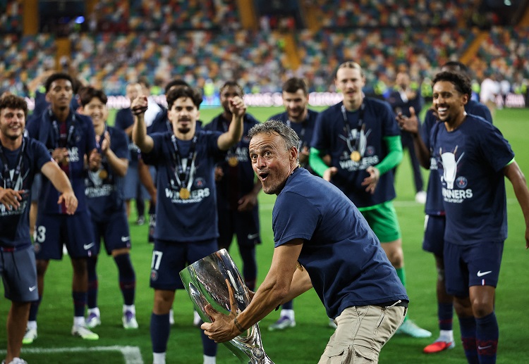 ပီအက်စ်ဂျီဟာ ၂၀၂၅ ခုနှစ် အတွင်း ၅ လုံးမြောက် ဆုဖလားကို ရယူနိုင်ခဲ့ပေမယ့် နည်းပြ ဖြစ်သူ လူးဝစ္စ အန်နရီကေး ကတော့ သူ့အသင်း အနေနဲ့ ဥရောပစူပါဖလား ရဖို့ မထိုက်တန်ခဲ့ဘူးလို့ ပြောကြားခဲ့ပါတယ်။