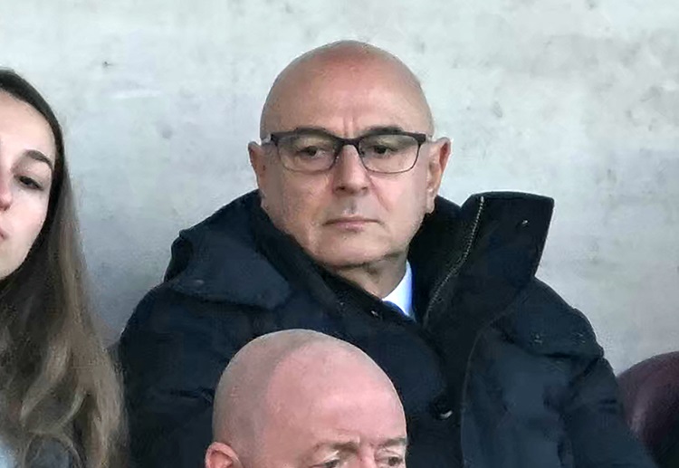 လီဗိုင်းဟာ မြောက်လန်ဒန် ကလပ်ကို သက်တမ်း အားဖြင့် ၂၅ နှစ် နီးပါး ကိုင်တွယ်ခဲ့ပြီး ပရီးမီးယားလိဂ်ရဲ့ သက်တမ်း အရှည်ဆုံး ဥက္ကဋ္ဌ အဖြစ်လည်း မှတ်တမ်းဝင်နေသူ ဖြစ်ပါတယ်။