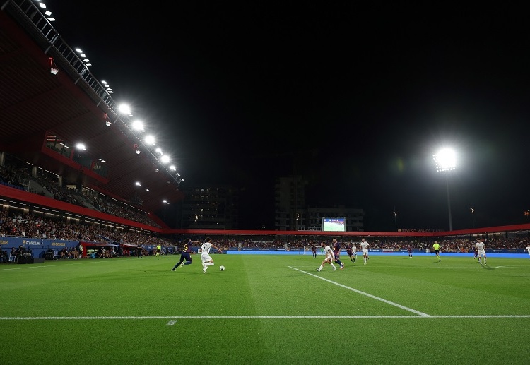 西甲联赛 由于场地限制,本场比赛移师约翰·克鲁伊夫球场,该球场成为西甲历史上容纳人数最少的场地,仅可容纳6000名观众。