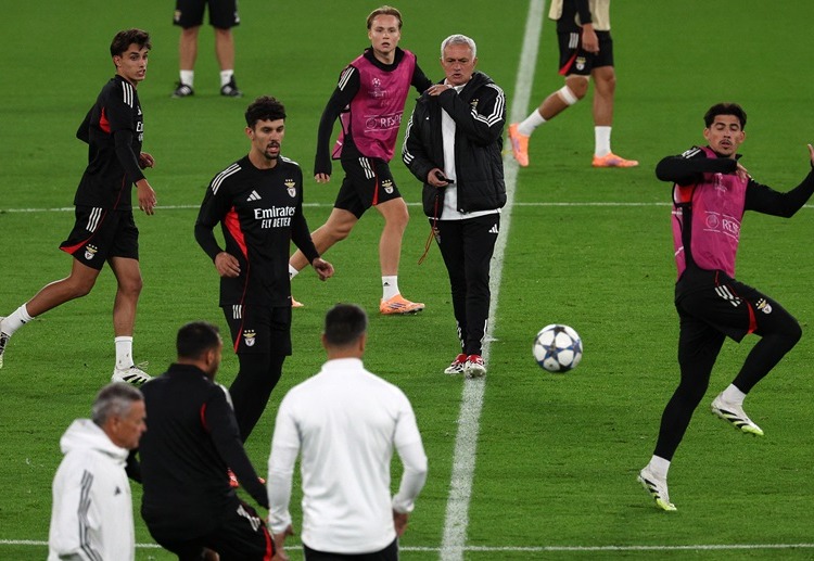 ဒီးယက်ဇ် ကတော့ နည်းပြ ဇာဘီ အလွန်ဆို လက်ထက်မှာ ပုံမှန် ပွဲထွက်ခွင့် ရဖို့ ရုန်းကန်နေရတာကြောင့် လာမယ့် ဇန်န၀ါရီမှာ လာလီဂါ ကလပ် ကနေ ထွက်ခွာဖွယ် ရှိနေပါတယ်။