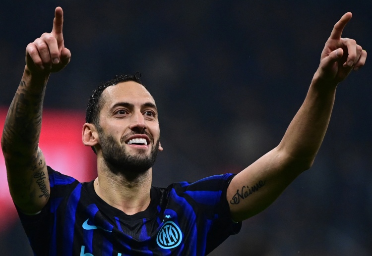 意甲联赛 恰尔汗奥卢梅开二度，率领国际米兰主场3比0完胜佛罗伦萨。