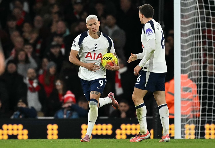 Premier League: Tottenham rơi xuống vị trí thứ 9