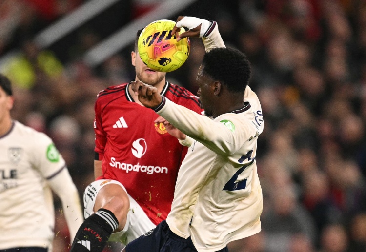 လာမယ့် ပရီးမီးယားလိဂ် ပွဲစဉ် အဖြစ် ယူနိုက်တက်က ဇယား အောက်ဆုံးမှာ ကြမ်းတိုက်နေတဲ့ ဝုဗ်နဲ့ ရင်ဆိုင်ရမှာ ဖြစ်လို့ ရမှတ် ပြန်လည် စုဆောင်းနိုင်မလား ဆိုတာ စောင့်ကြည့်ရပါမယ်။