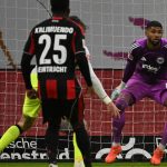 Bundesliga: Frankfurt chỉ có thể giữ lại được 1 điểm