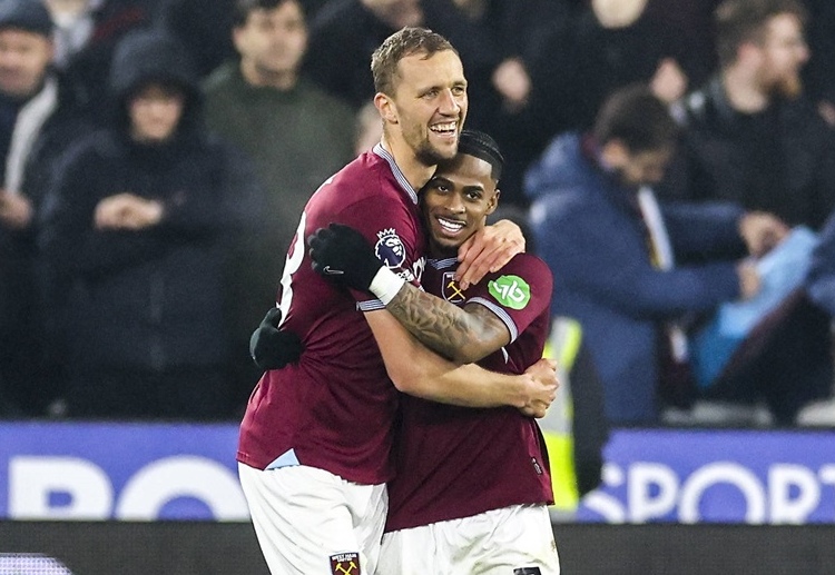 英超联赛 绍切克门前抢点成功，帮助西汉姆联率先打破僵局