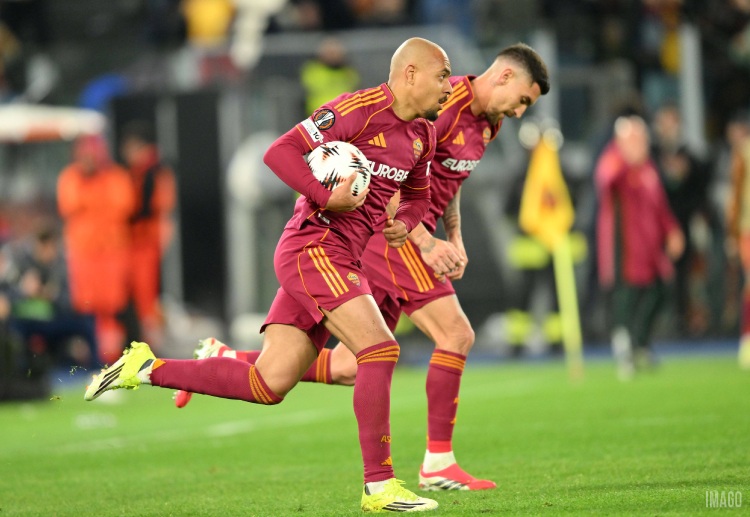 欧洲联赛 罗马球迷也见证了马伦的点球入网,将比分追至2比3,同时他以2026年8球成为本赛季意甲进球最多的球员。