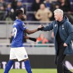 အဲဗာတန်ဟာ နယူးကာဆယ်နဲ့ ဘန်လေ တို့ကို ဆက်တိုက် အနိုင်ယူပြီးနောက် ပြီးခဲ့တဲ့ တပတ်က ပရီးမီးယားလိဂ် ဇယားထိပ်က အာဆင်နယ်ကို ၂-၀ နဲ့ ရှုံးနိမ့်ခဲ့ပါတယ်။