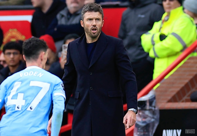 သူ ကိုင်တွယ်ခဲ့တဲ့ ပရီးမီးယားလိဂ် ပွဲပေါင်း ၈ ပွဲမှာ ၆ ပွဲ အထိ အနိုင်ရရှိအောင် စွမ်းဆောင်ပေးထားပါတယ်။