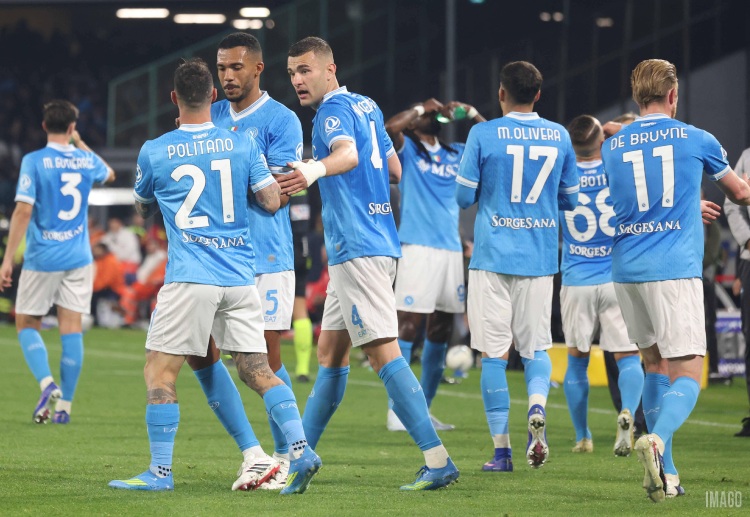 Napoli giành 3 điểm ở vòng 31 Serie A khi đối đầu Milan